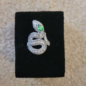 Bella Luce 3.16 ctw snakering sz 7 green/white simulants; rhodium over SS